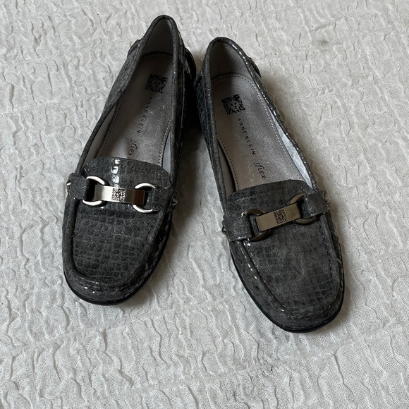 Anne Klein iflex Cailley Gray Textured Loafers - Picture 1 of 12